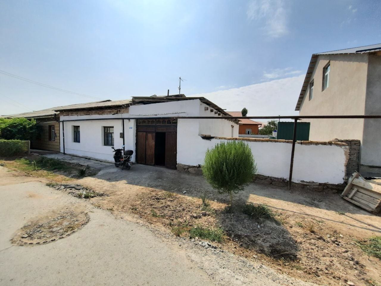 Университет тарепте - 4 соток - 4 бөлме - Жер жай